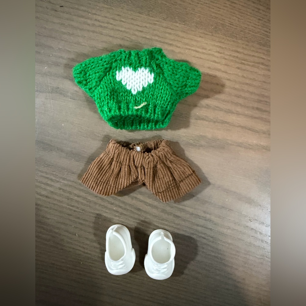 Labubu Big into Energy, Macaron Outfit - Picture 2 of 2